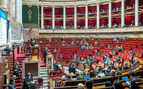 Mineurs délinquants, rétention, visas... l'Assemblée valide plusieurs mesures de la loi Mayotte