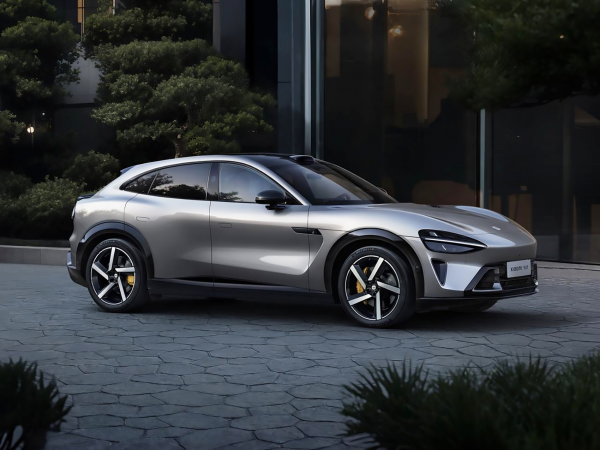 A 32 955 €, le Xiaomi YU7 veut faire oublier le Tesla Model Y. Et il a les moyens de le faire