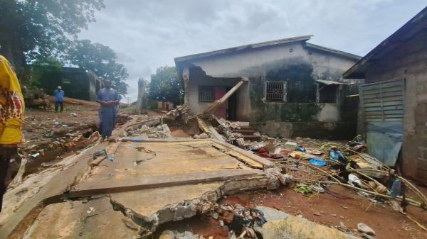 Dubréka : l'écroulement des murs de la maison d'arrêt a entraîné de sérieux dommages sur des maisons voisines