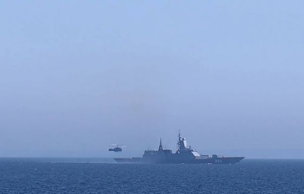 Guerre en Ukraine : Un navire russe « déguisé » a-t-il frôlé les côtes françaises et britanniques ?