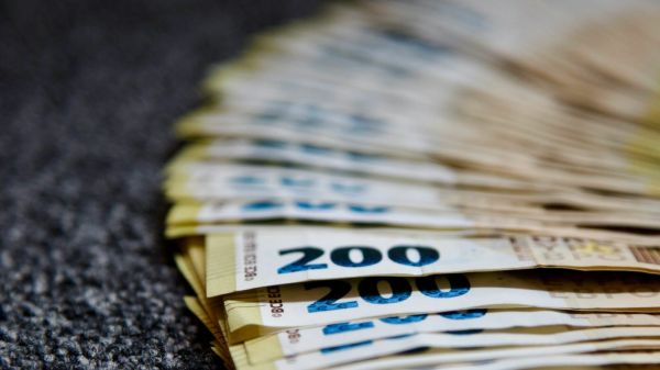 800€ par mois ! À qui s’adresse la “Prime Seniors” proposée par le gouvernement ?