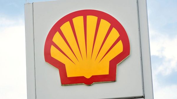 Le géant pétrolier Shell dément avoir engagé des négociations pour racheter BP