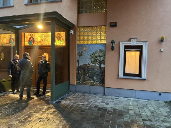 Alors que deux grands rendez-vous se profilent, la gestion des abus dans l'Eglise belge demeure sous tension