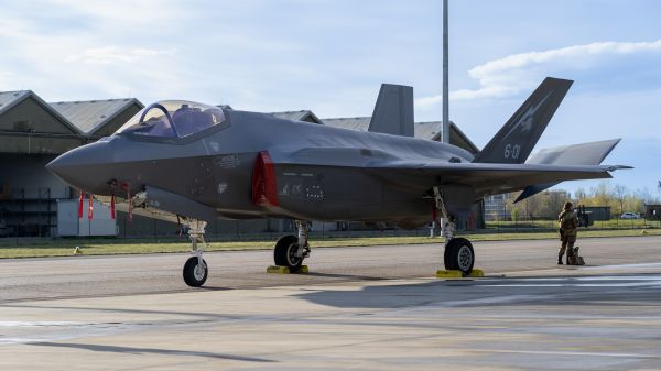 Peskov : le déploiement d'avions porteurs d'armes nucléaires en Estonie constitue un «danger immédiat» pour la Russie
