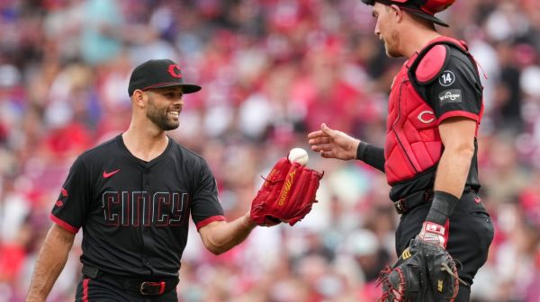 Martinez à une manche du « no-no »; trois circuits pour Steer