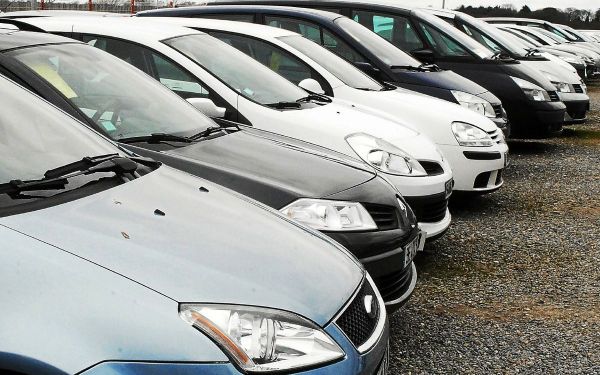 Joint de culasse, garage fantôme, faux virement : quand l'achat ou la vente d'une voiture d'occasion vire à l'arnaque