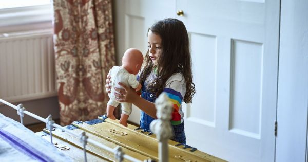 Pourquoi le choix du prénom du premier poupon réaliste de Corolle n'est pas anodin