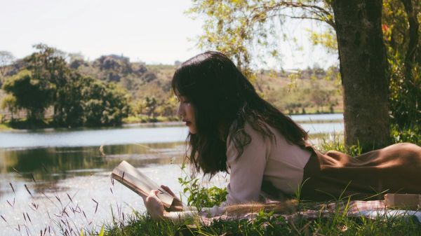 «Book boyfriend»: déçues par les hommes, les femmes se tournent vers les héros de romans