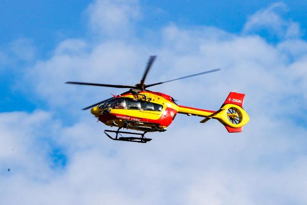 L'hélicoptère Dragon 64 de la Sécurité civile fortement mobilisé ce vendredi avec cinq interventions des secours en montagne