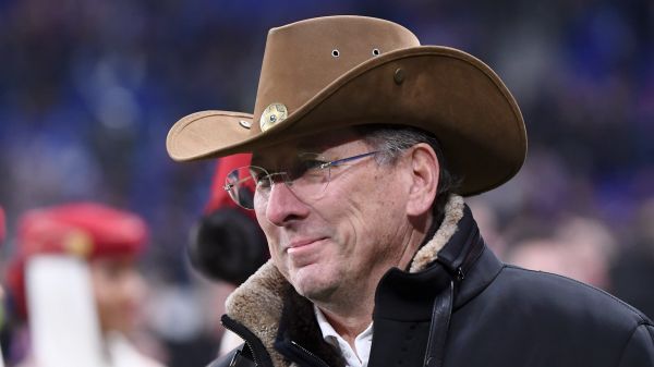 L'OL en Ligue 2: en pleine tempête, John Textor peut-il sauver sa peau?