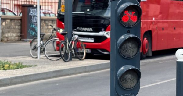 Griller les feux à vélo fait-il vraiment gagner du temps ? J'ai mesuré