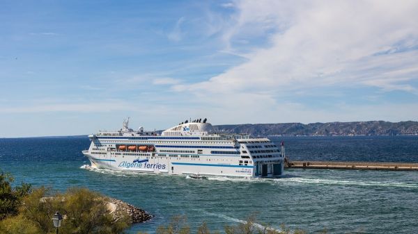 Le navire El Venizelos bloqué à Marseille : Algérie Ferries réagit