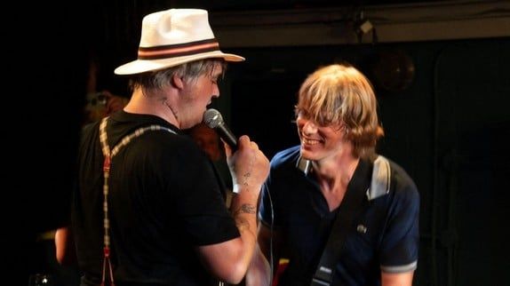 "Tu vas nous manquer" : Pete Doherty fait ses adieux à son ancien guitariste