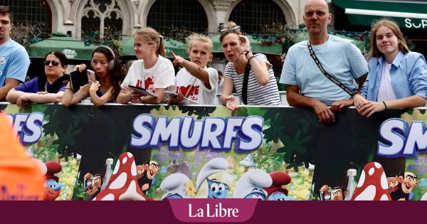 Les premiers fans de Rihanna présents dès l'aube le long du tapis bleu du Mont des Arts