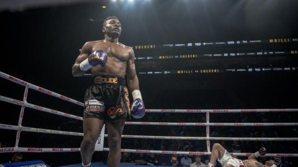 Boxe : Mbilli éteint Sulecki dès le premier round, attend toujours Canelo