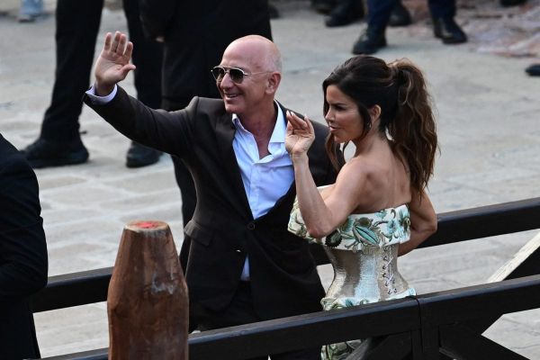 Mariage de Jeff Bezos et Lauren Sanchez : elle n'a pas attendu la cérémonie pour exhiber son ÉNORME diamant