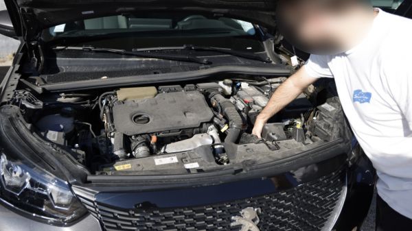 Ils sont les "méprisés de l'industrie automobile" : moteurs 1.2 PureTech, airbags Takata... les victimes s'unissent