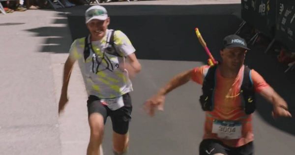 Ultra-trail - Marathon du Mont-Blanc. Vidéo : il célèbre sa 3e place sur le 90 km après 11 h de course et manque de se faire dépasser sur la ligne