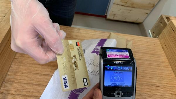 Difficile à détecter et très inquiétant : c'est quoi le « shimming », cette nouvelle arnaque à la carte bancaire ?