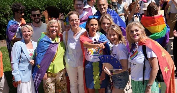 Politique. Fabienne Keller et 70 eurodéputés à la marche des fiertés à Budapest