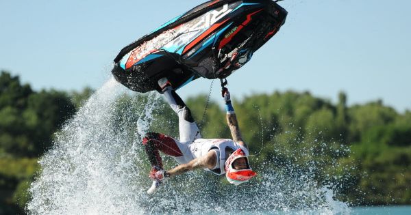 Jet-ski freestyle - Championnat de France. Poignet fracturé mais spectacle assuré pour Niels Willems