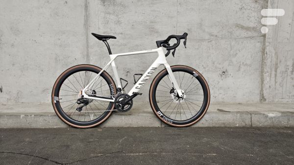 On a essayé l'un des vélos électriques les plus légers au monde : un vrai petit bijou