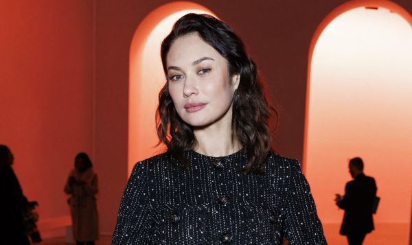 "Tu vas perdre tous tes cheveux" : Olga Kurylenko raconte l'après Tchernobyl et ses menaces quotidiennes