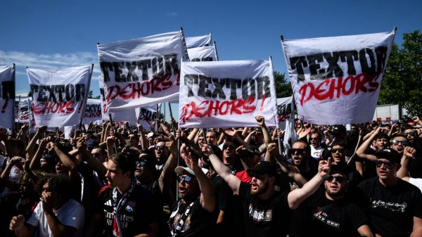"L'OL, ce n'est pas une mafia": la manifestation des supporters lyonnais visant John Textor