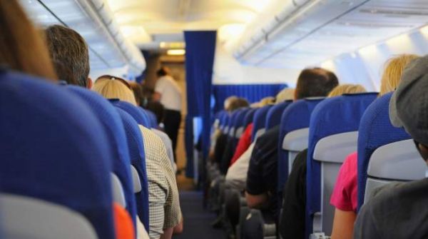 Avion : La Liste des Objets Interdits en Cabine en 2025 Qui Peuvent Vous Coûter Cher à l'Aéroport.