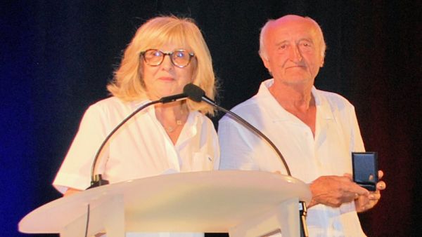 "Un bâtisseur de solutions" : au Paradou, le docteur Bernard Giral a reçu la médaille de la Ville