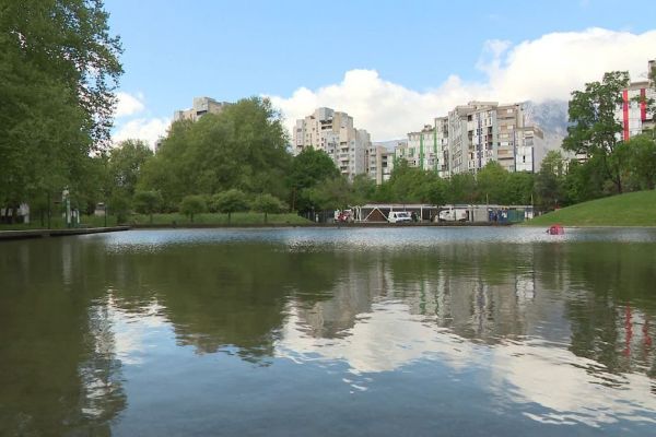 Des cyanobactéries dans le bassin de la Villeneuve à Grenoble ? Le point d'eau a été vidangé, des analyses sont en cours