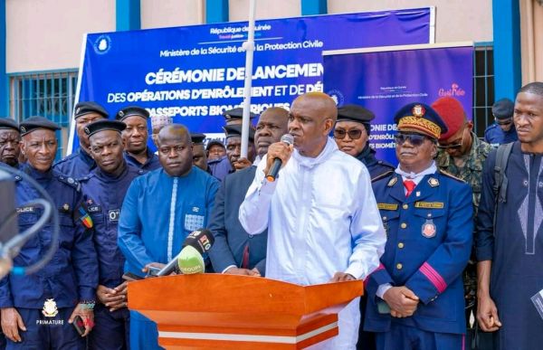 Le ministre Bachir Diallo : "l’obtention du passeport biométrique à l’intérieur du pays n’est plus une éventualité, mais une réalité”