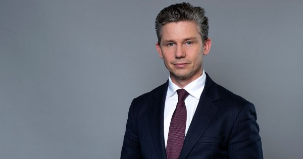 Pål Jonson, ministre de la Défense suédois : "Pour le moment, la Russie est empêtrée en Ukraine mais..."
