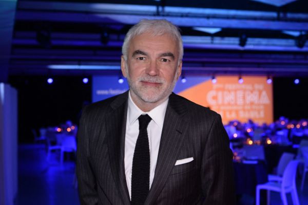 Pascal Praud quitte sa case horaire Europe 1 et ses au revoir étaient plus coquins que ceux de Cyril Hanouna