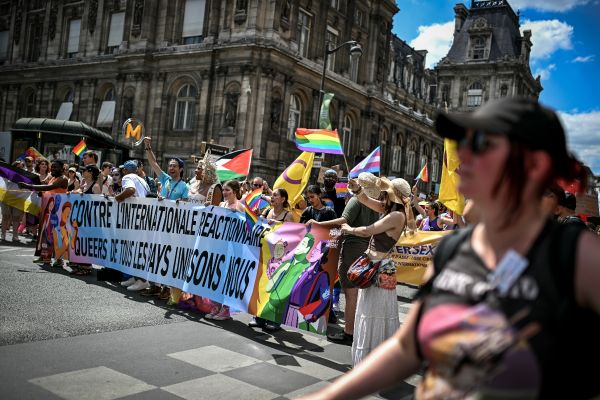 A Paris, une marche des fiertés remontée "contre l'internationale réactionnaire"
