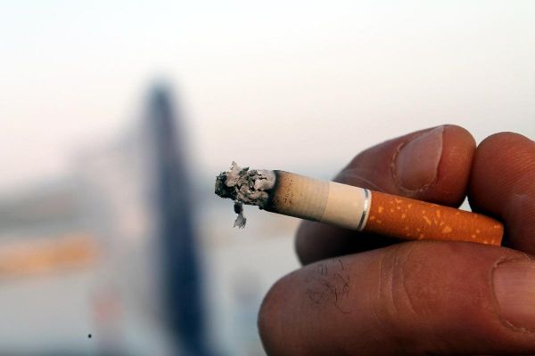 La cigarette à la plage, dans les parcs ou les abribus, c'est fini : ce que change le nouveau décret anti-tabac dès ce dimanche