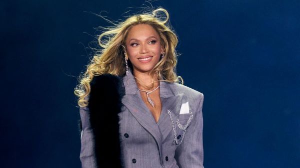 Beyoncé, rayonnante à la Fashion Week Parisienne après ses concerts au Stade de France