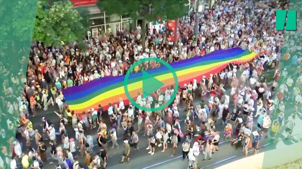 Marche des fiertés : à Paris et à Budapest, pressions et interdictions n'ont pas empêché d'attirer les foules