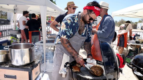 "On veut de la braise !" : immersion au coeur du jury du Championnat de France de barbecue en Camargue
