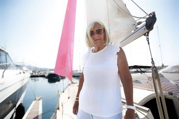 "J'allais à Port-Cros tous les jours, avec un vent jusqu'à force 11": au Lavandou, à 79 ans, elle vit et vogue avec son 9 mètres