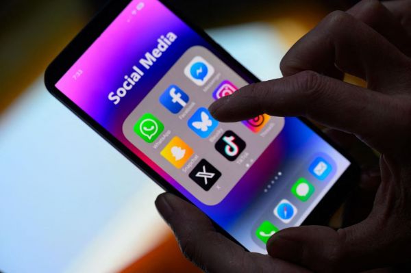 Réseaux sociaux : l'État critiqué pour avoir choisi un logiciel de veille américain