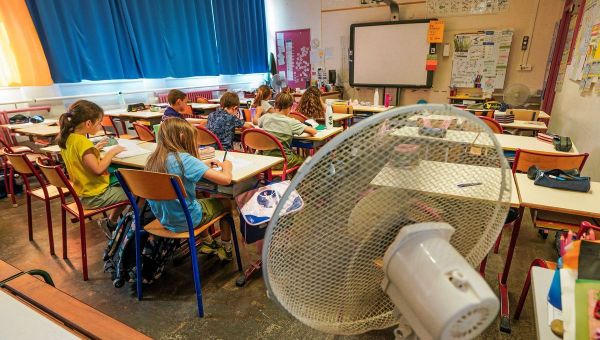 Canicule à l'école : des mairies ferment leurs établissements, le ministère rappelle les consignes face à la chaleur