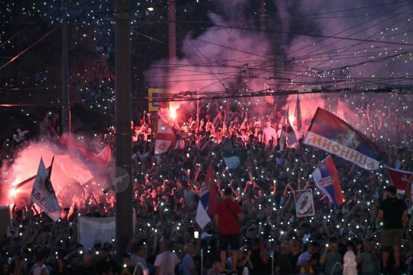 Environ 140.000 manifestants en Serbie pour réclamer des élections