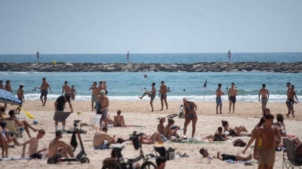 Théo Lapierre: Pendant ce temps À Tel Aviv…
