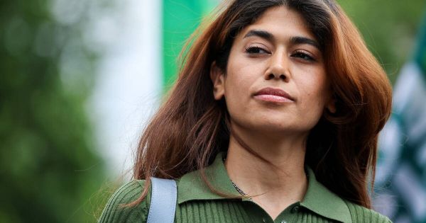 Rima Hassan agressée verbalement : la façade d'une agence Orpi incendiée à Marseille