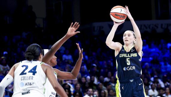 Paige Bueckers touchée au genou