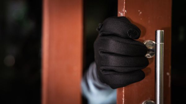 Paris : les cambrioleurs séquestrent l'employée de maison et repartent avec près de 150 000 euros de butin