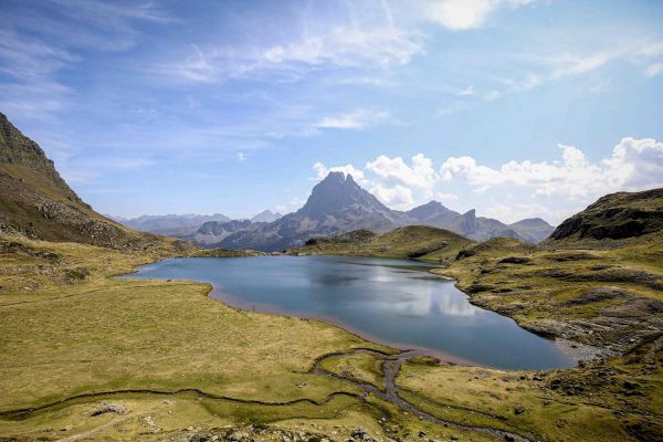Fortes chaleurs : pourquoi se baigner dans les lacs de montagne est fortement déconseillé