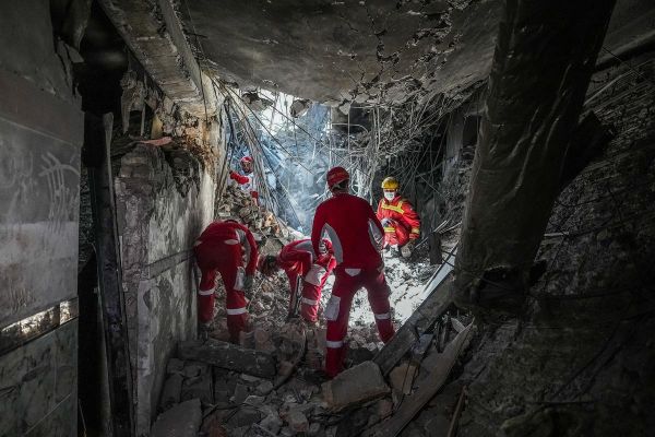 Iran : personnel, prisonniers, proches, civils... La frappe israélienne contre la prison d'Evine lundi a fait 71 morts