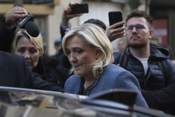 États-Unis : un conseiller du département d'État aurait proposé un soutien financier à Marine Le Pen